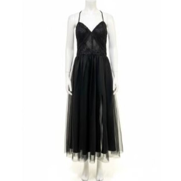 Elegant Black Lace & Tulle Maxi Dress - Picture 2 of 5